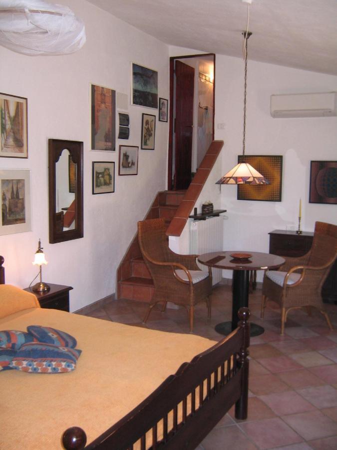 Studio-Appartment In Landhaus Mit Meerblick Porto Azzurro Exterior foto